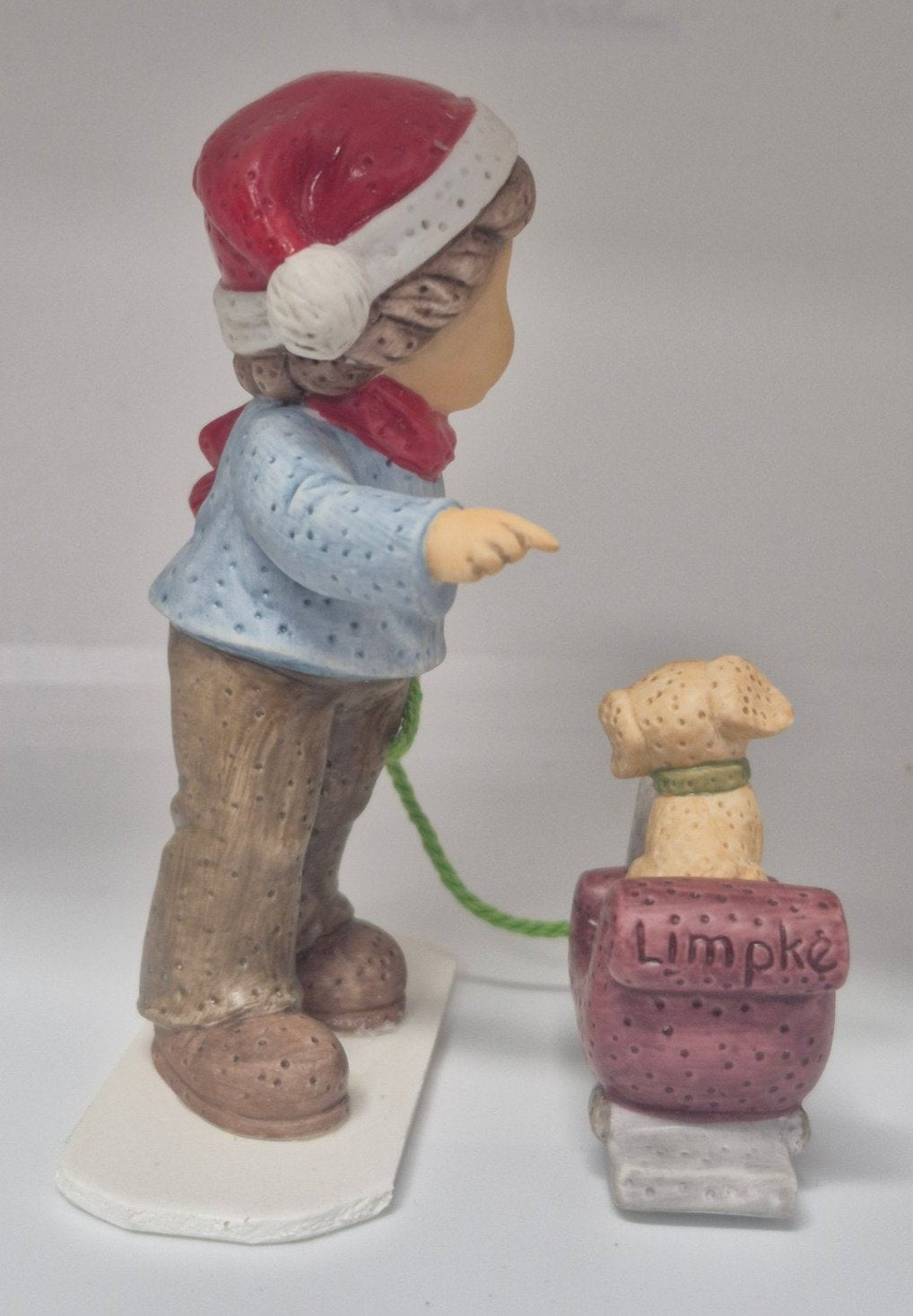 Goebel - Limpke Figur Kind mit Hund Schlitten Weihnachten   Sammlerfigur