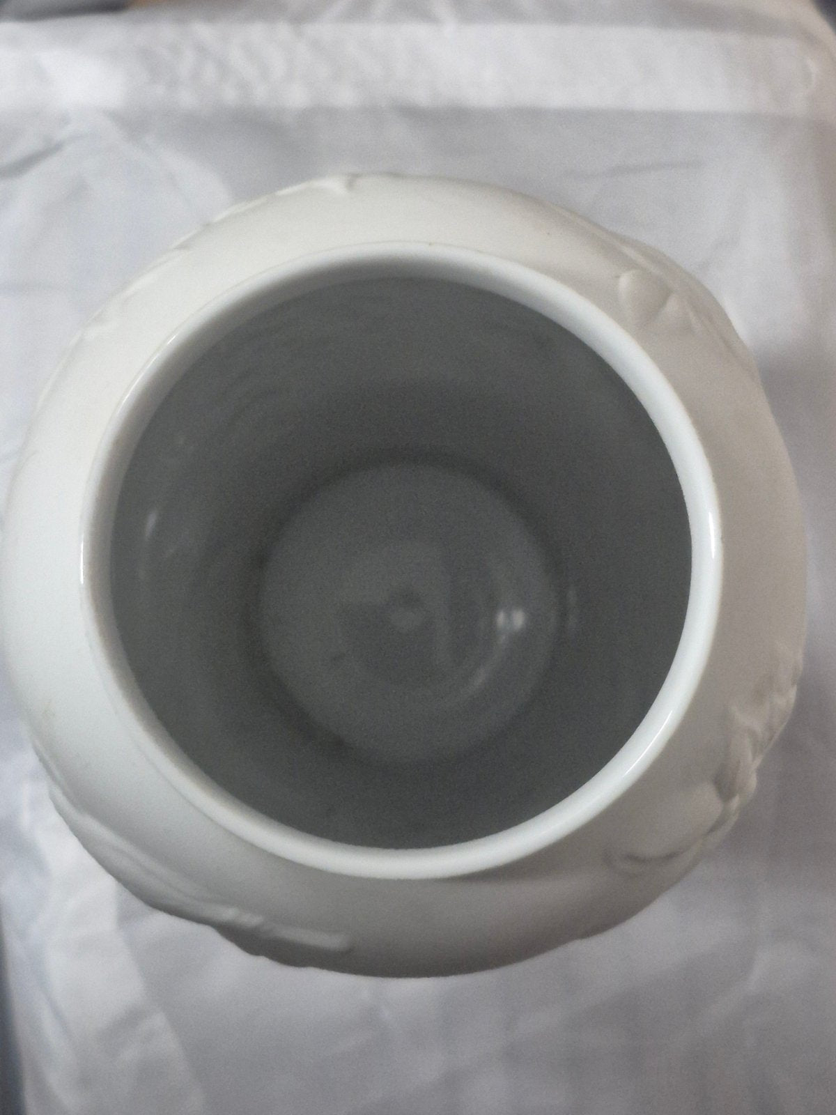 Hutschenreuther - Weiße Bisquit-Porzellan Vase - Reliefdarstellung - Vintage