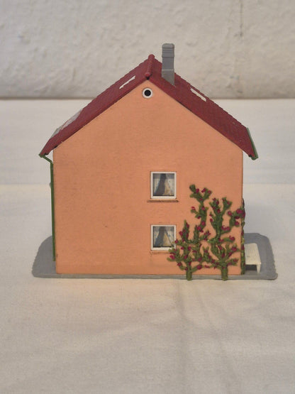 Faller Modellhaus Reihenhaus H0 Spur Garten Balkon Rosen Modelleisenbahn