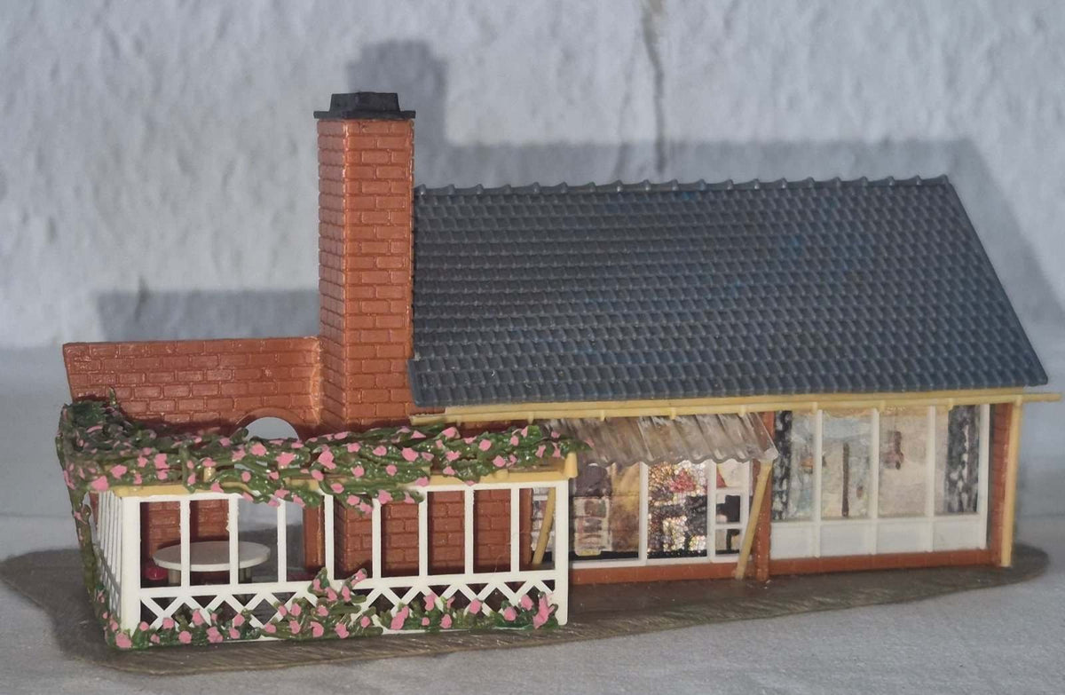 Faller B 264 Modellhaus Sommerhaus B264 Fertigmodell Spur H0 Eisenbahn Anlage