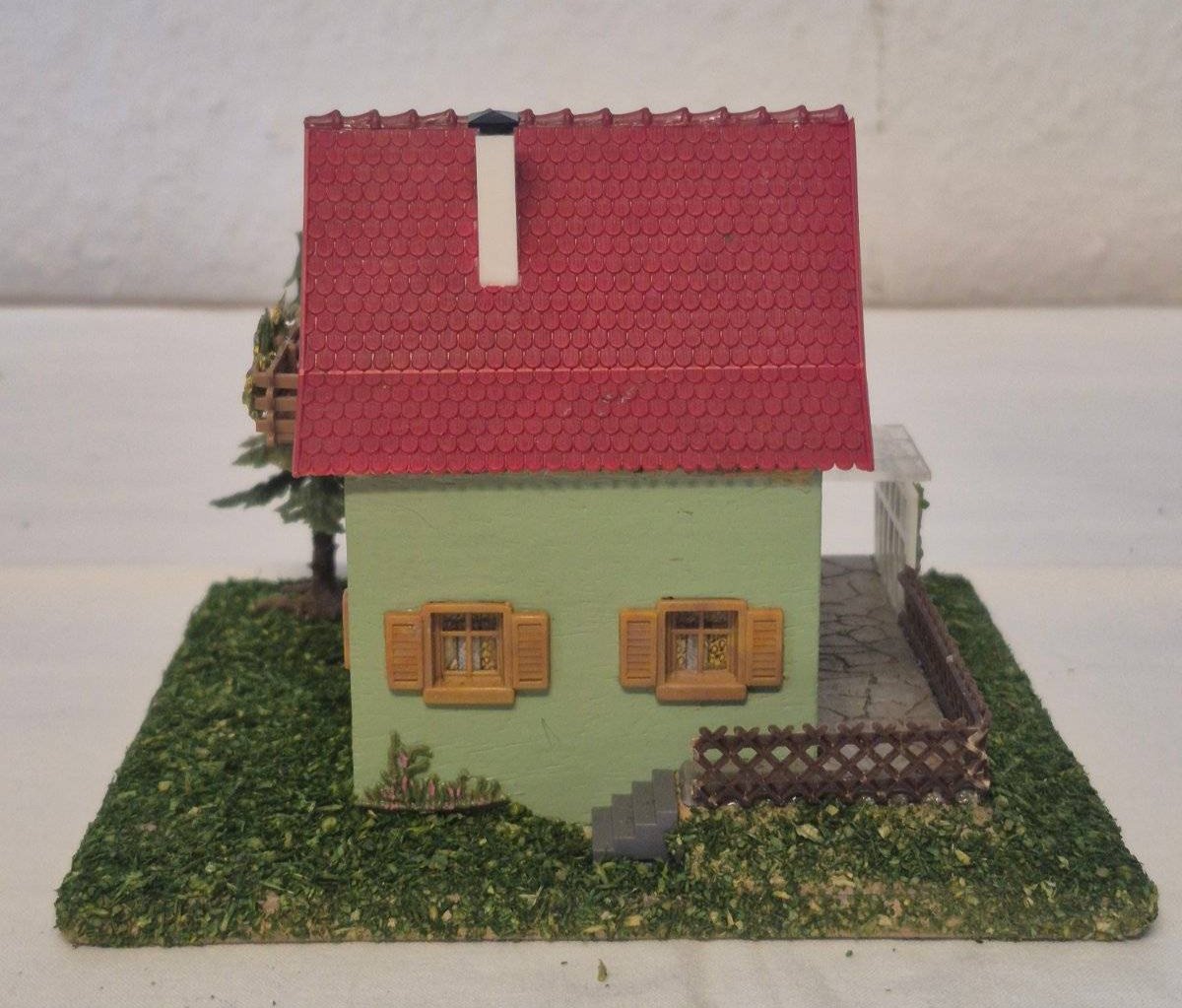 Faller  B270 mit E607 Haus mit Laube Garten Baum H0 Fertigmodell