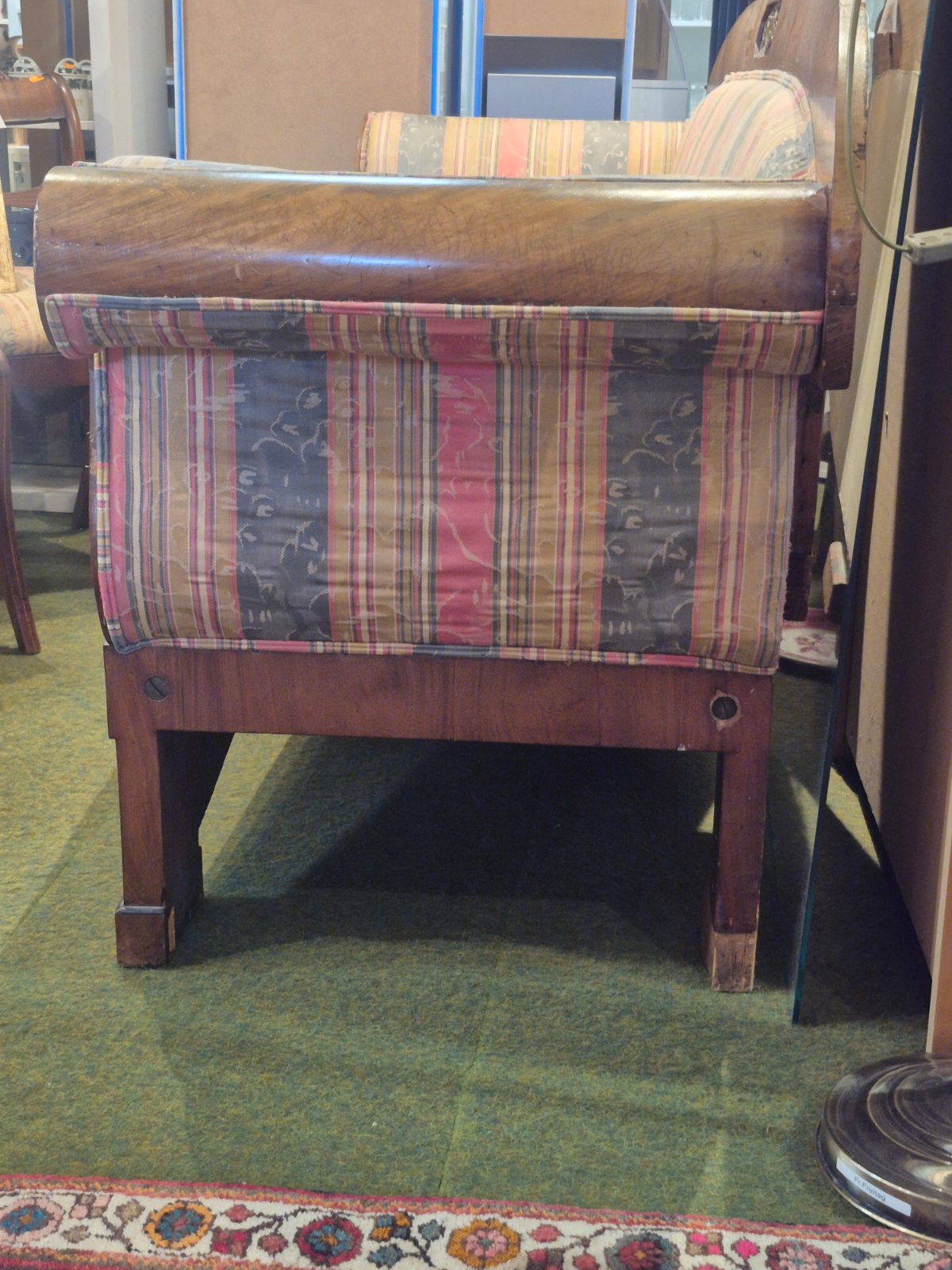 Antikes Biedermeier Sofa - Nussbaum Furnier -Messing Applikation - Streifenstoff
