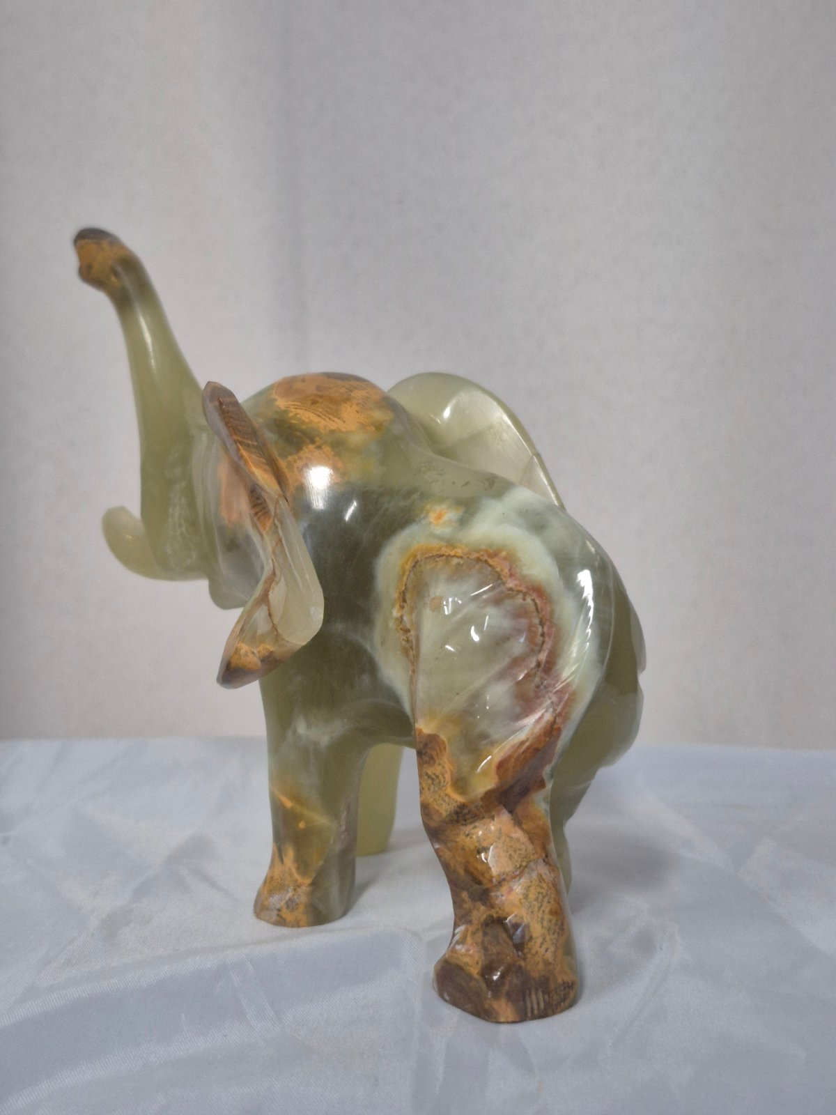 Elefant Figur Onyx Marmor handgeschnitzt Skulptur Rüssel oben Naturstein Deko