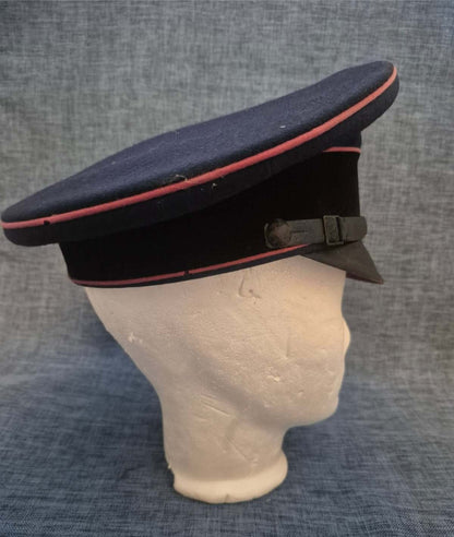 Antike Feuerwehr Schirmmütze C.B. König Altona Uniform Helm Axt Abzeichen selten