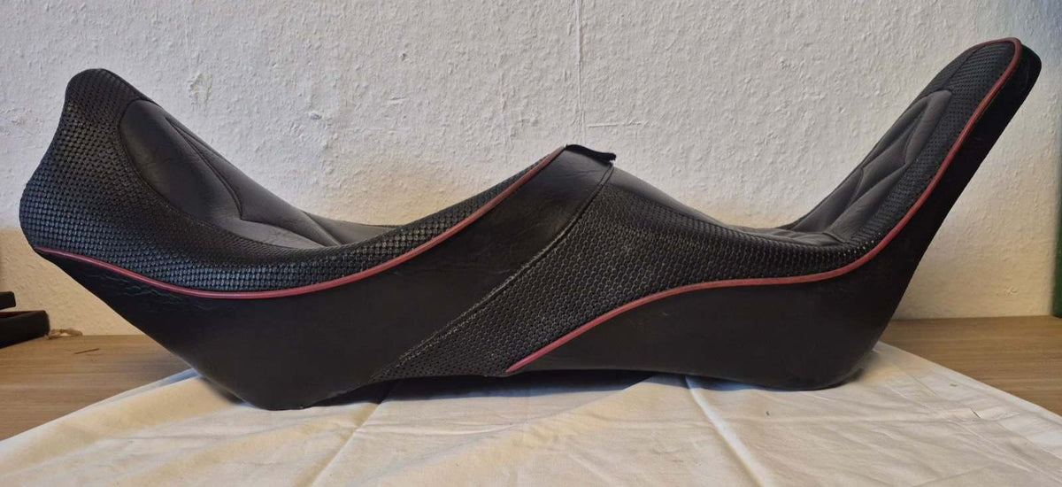 Corbin Motorrad Sitzbank Zweisitzer Soziussitz Leder schwarz rot Lehne 1993