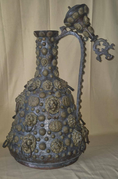 Antike Kupferkanne Ewer Löwenkopf Beschläge Messing Reliefs Historismus groß