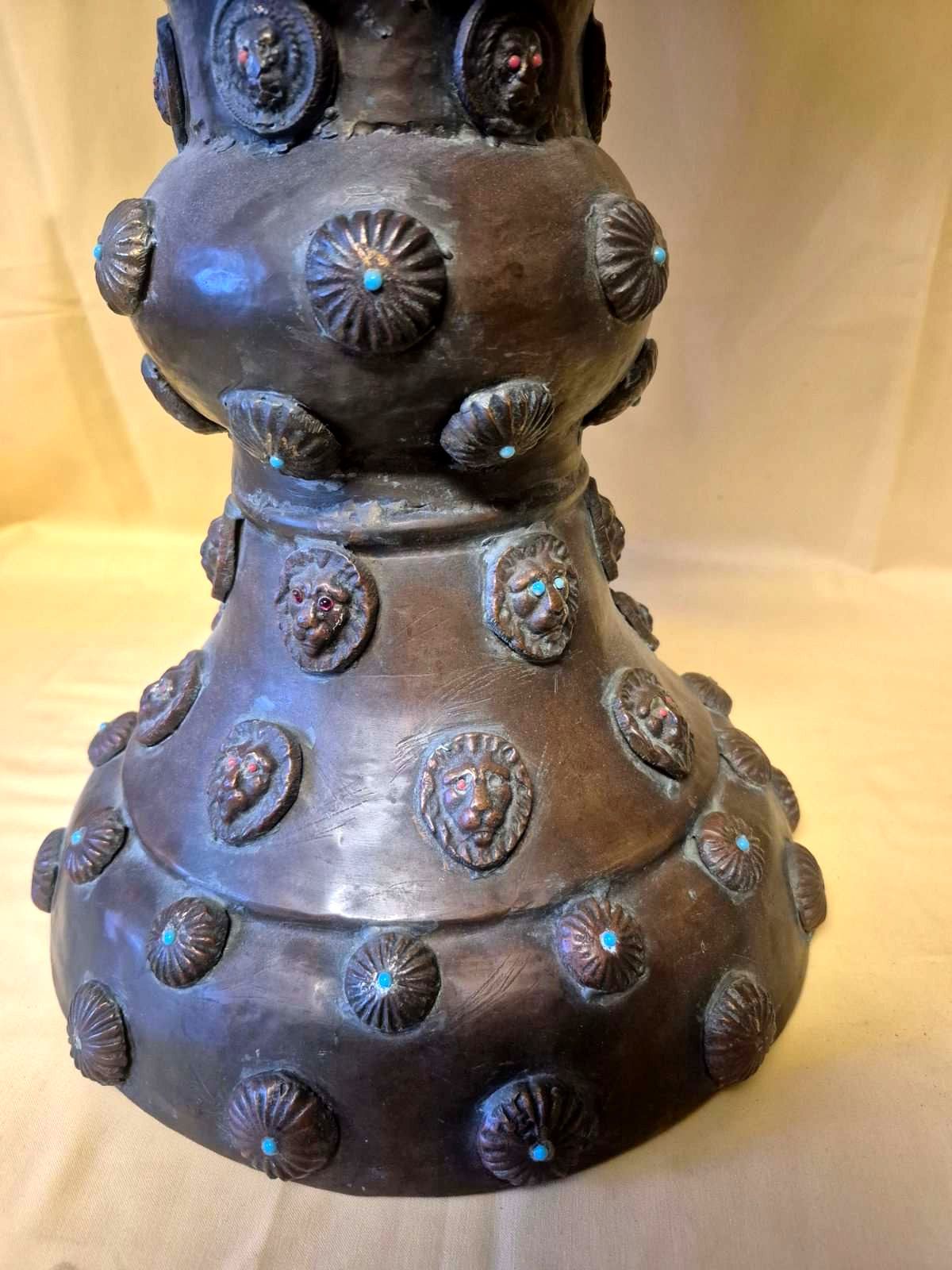 Antike Orientalische Kanne Ewer Kupfer Bronze Reliefdekor Gesichter Edelsteine
