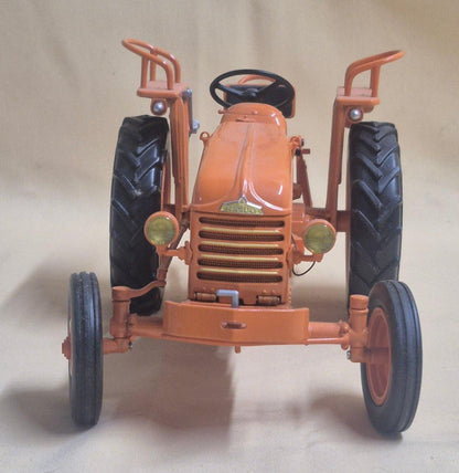 Universal Hobbies Renault D22 1956 Traktor Modell 1:16 Sammlermodell OVP unbesp.