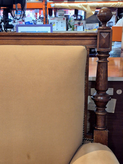 Antikes Gründerzeit Sofa Zweisitzer Nussbaum gedrechselt Nieten Beige ca.1880