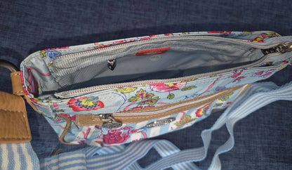 Oilily Umhängetasche Crossbody Bag Blumen Streifen Hellblau Bunt Damen