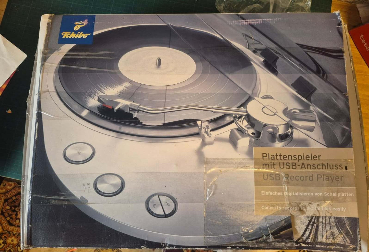 Tchibo Plattenspieler USB Vinyl Record Player 33/45 RPM Silber mit OVP