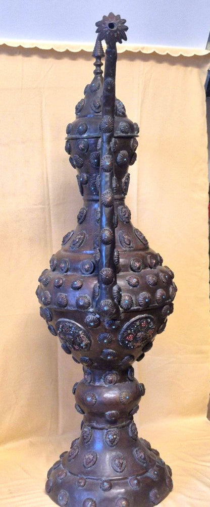 Antike Orientalische Kanne Ewer Kupfer Bronze Reliefdekor Gesichter Edelsteine