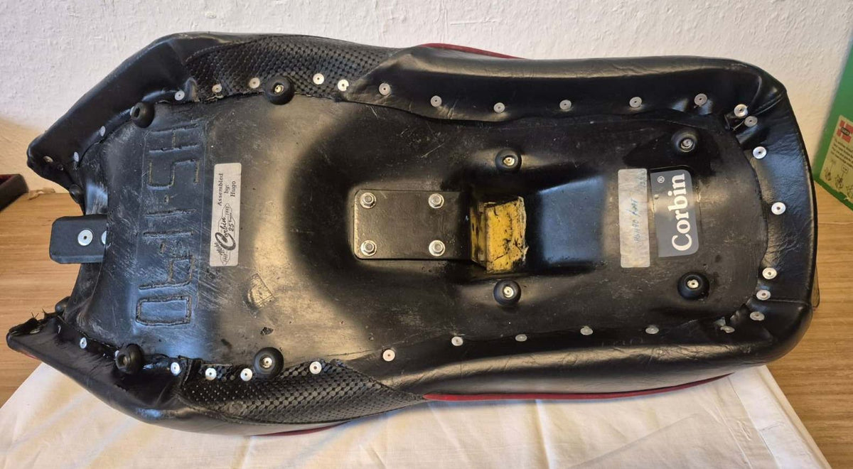 Corbin Motorrad Sitzbank Zweisitzer Soziussitz Leder schwarz rot Lehne 1993